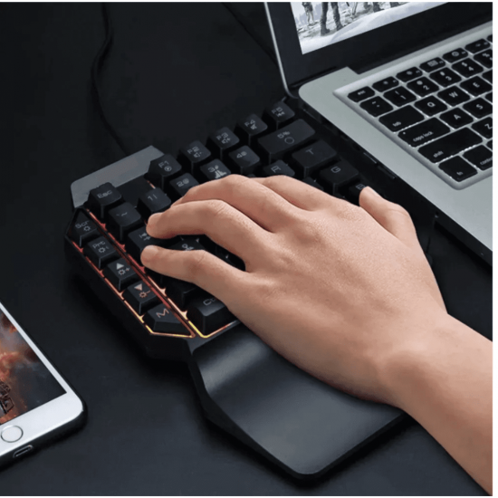Teclado Gamer Semi Mecanico Profissional Uma Mão Led RGB